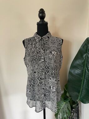 Liz Claiborne Black & White Paisley Sleeveless Button Front Top